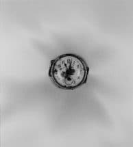 《上野町から掘り出された腕時計 長崎国際文化会館・平野町》1961年