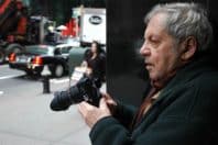 「57丁目で撮影するソール・ライター」（撮影：マーギット・アーブ）