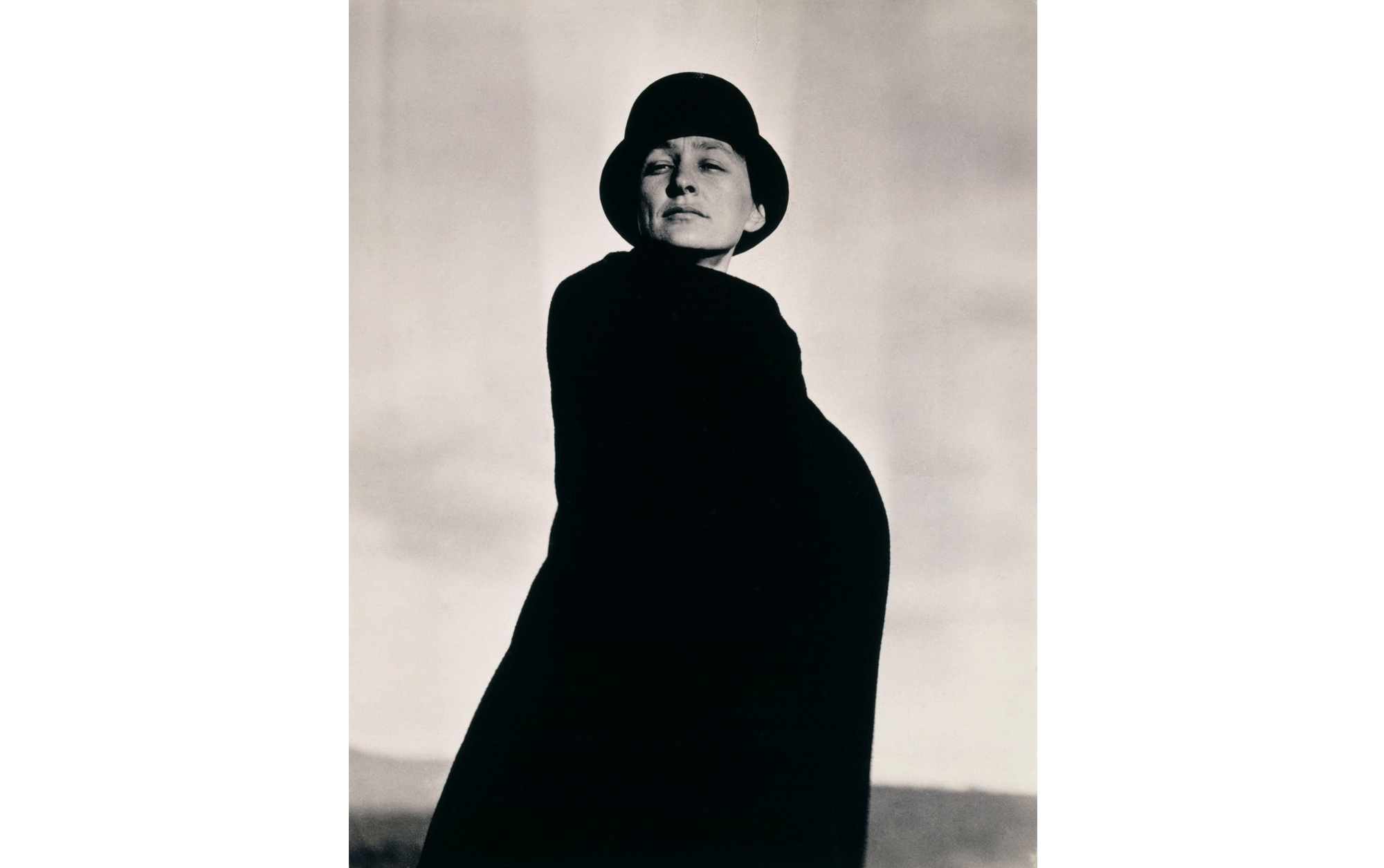 ジョージア・オキーフ展に見る、写真を通じたアイデンティティの追求 | Alfred Stieglitz (American, 1864–1946). Georgia O’Keeffe, circa 1920–22