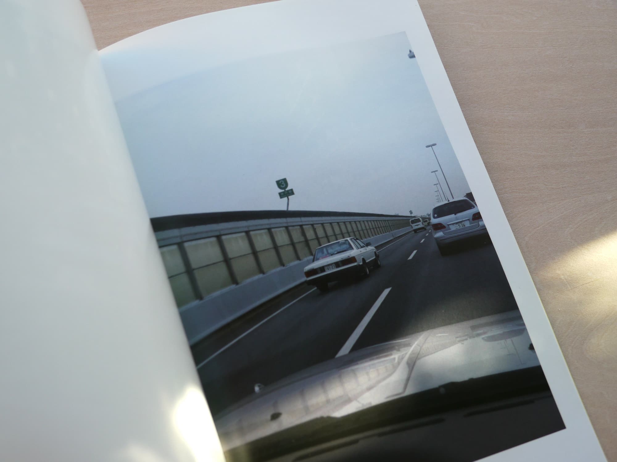 書店員がピックアップする12月のおすすめ写真集【UTRECHT編】 | クサナギシンペイ『The Cars on the Road』