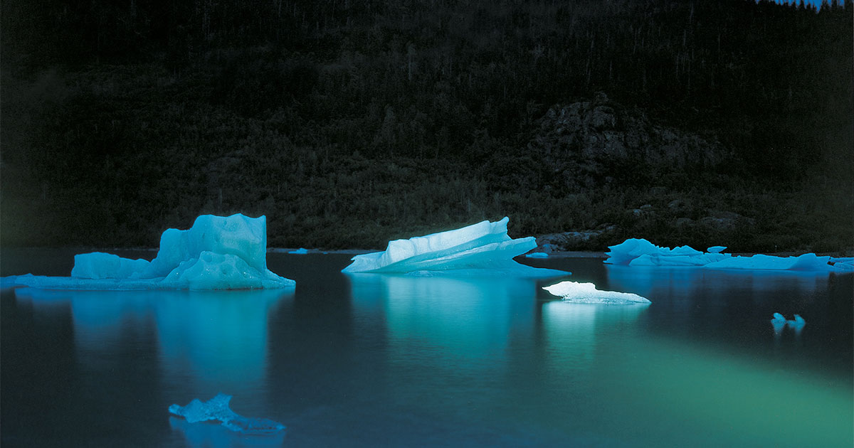 氷河に魅せられた写真家 石塚元太良が人工光で描く自然の彫刻物 Articles Ima Online