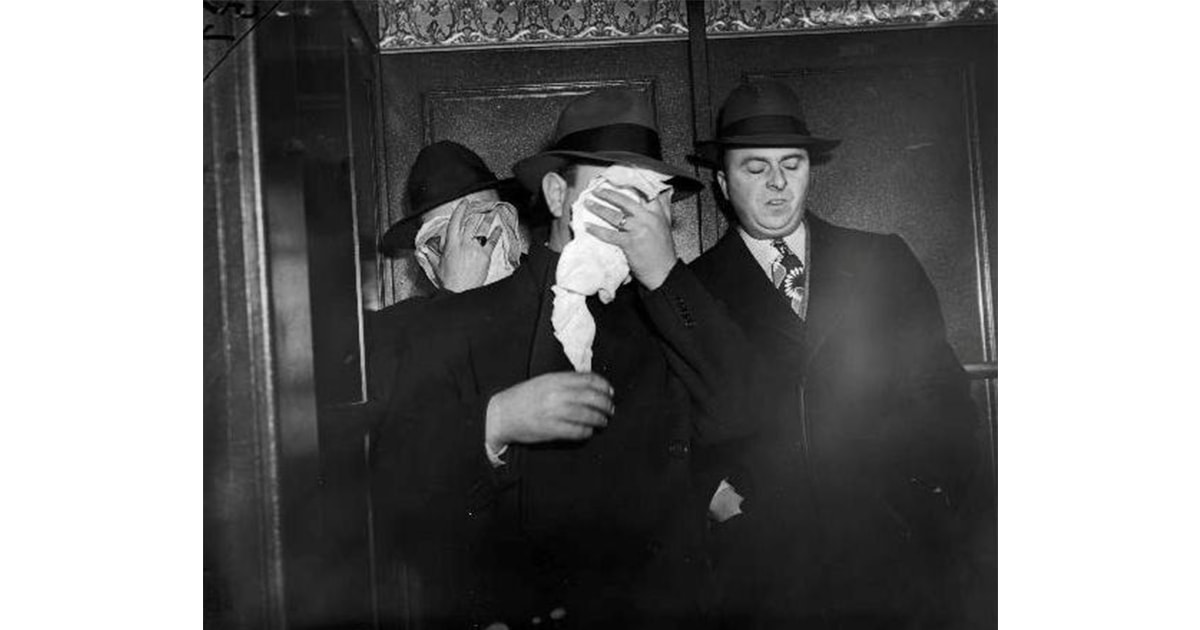 【希少写真集】WEEGEE'S NEW YORK Amazon.com: Weegee's New York: Photographs, 1935-1960
