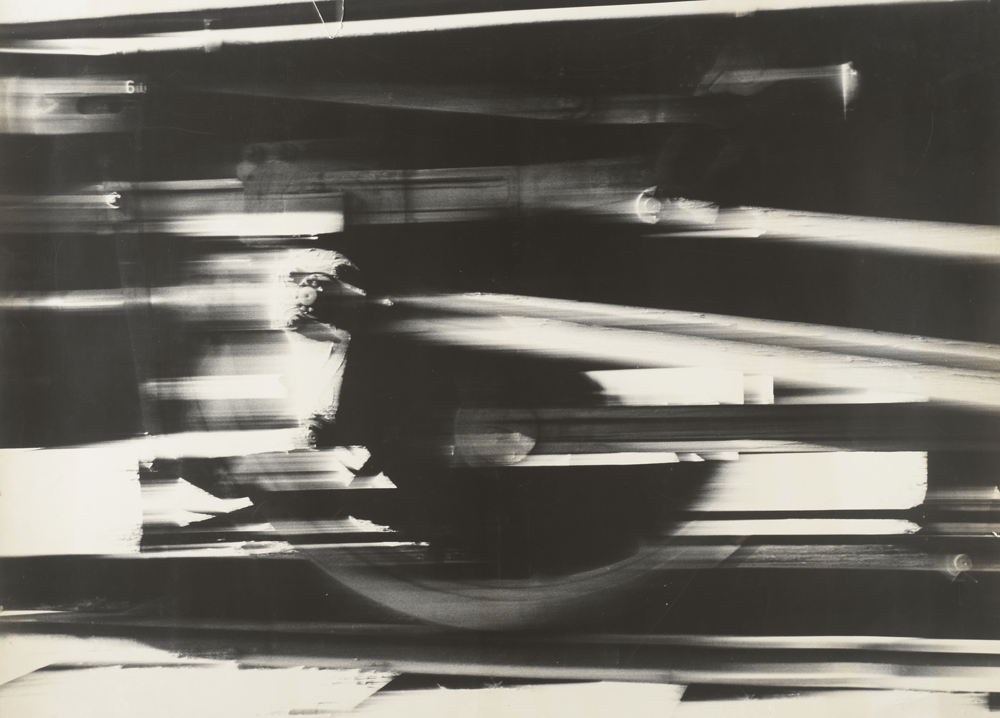 津田洋甫,「回帰 IRON」,1962年, ゼラチン・シルバー・プリント, 67.8×91cm © 浪華写真倶楽部, courtesy MEM