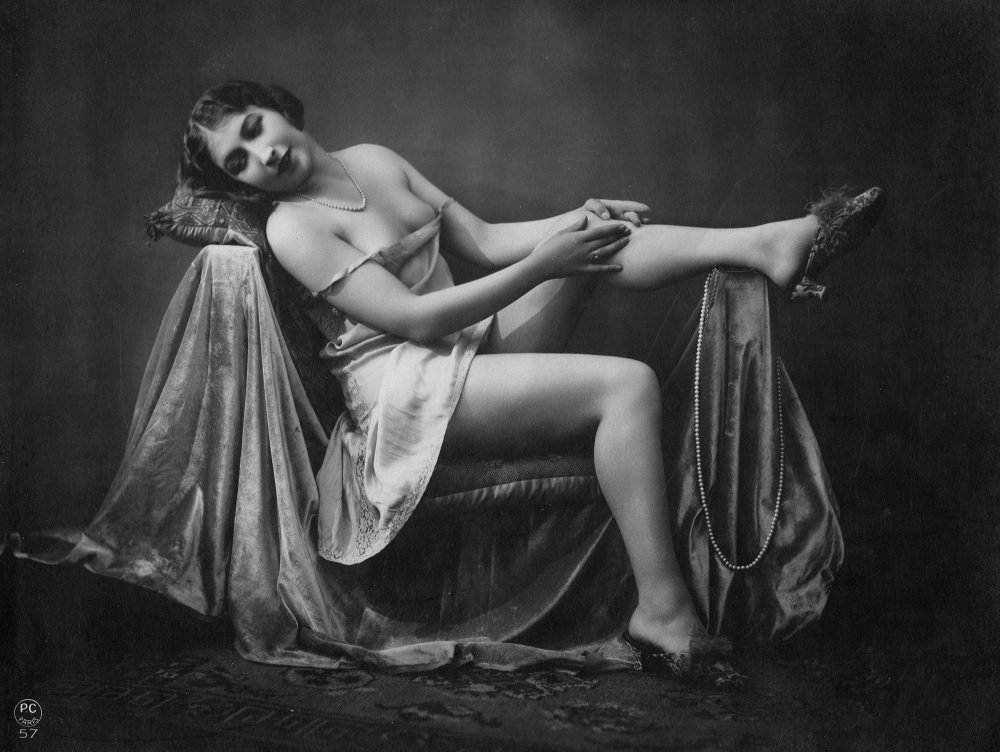 Legendary nude photos © Parisienne in good old days-B / M84