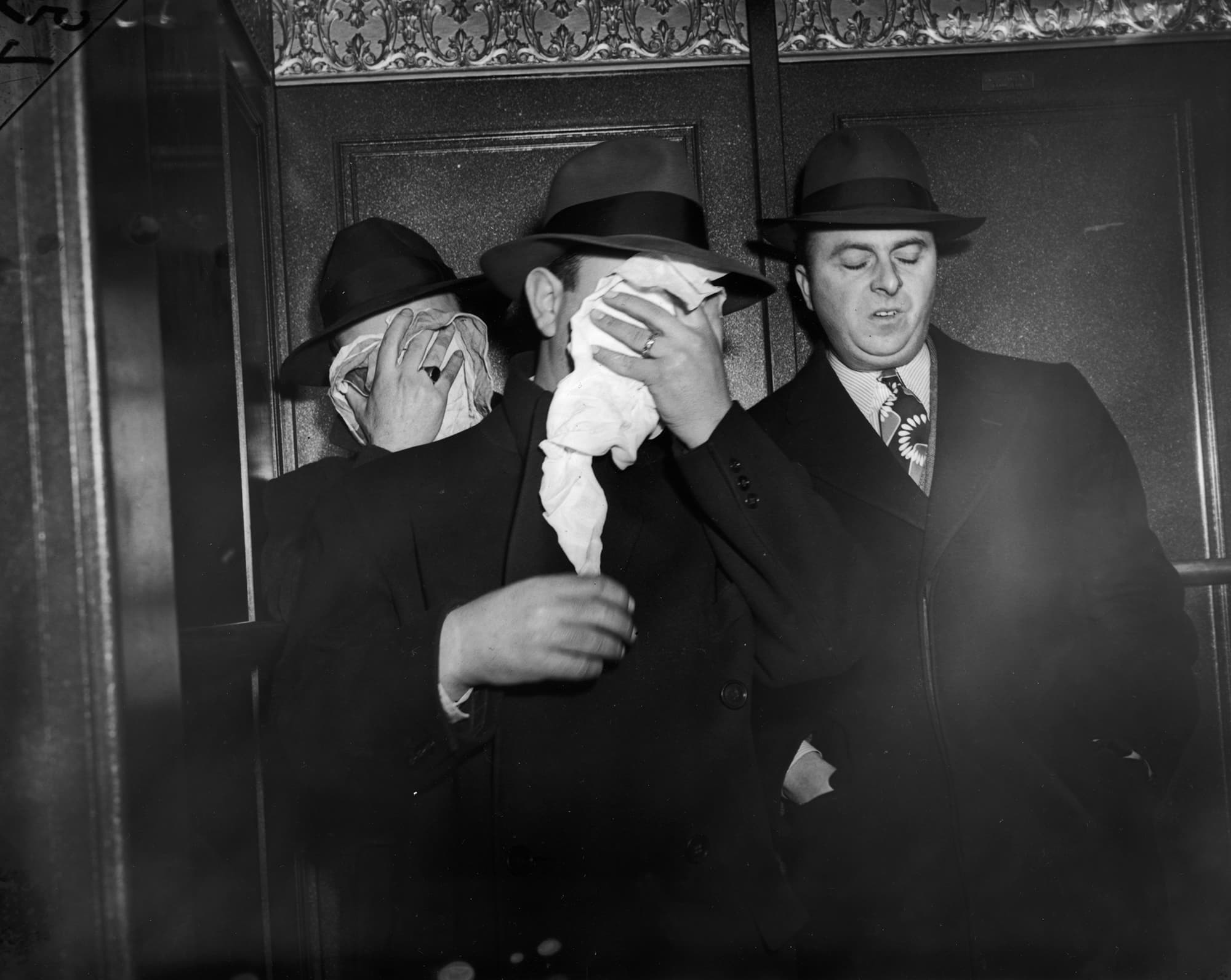 ウィージー「誰よりも早く現場に駆けつけ、写真を撮った男」 | Weegee (Arthur Fellig) / International Center of Photography / Getty Images