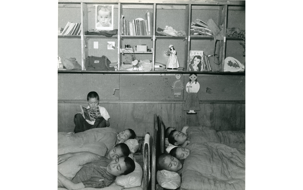 戦争孤児の保護施設 1950（昭和25）年　奥村泰宏氏撮影　提供：横浜都市発展記念館