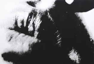 森山大道 「写真よさようなら (black x silver)」、2013 年、キャンヴァスにシルクスクリーン、170 x 246 cm © Daido Moriyama Photo Foundation / Courtesy of Taka Ishii Gallery 