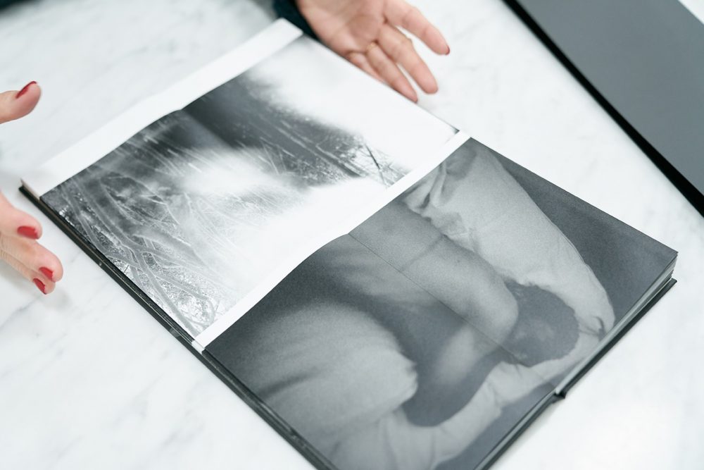 ヌードと痛みを撮り続ける野村佐紀子の新刊『春の運命