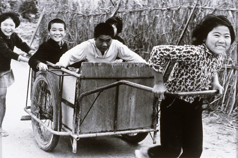 山田實《元気な子供たち・豊見城村》 1962年