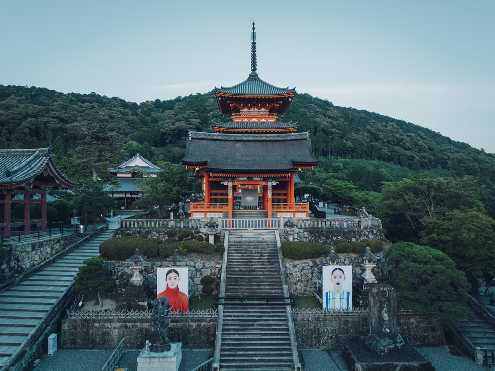 柿本ケンサクが京都・清水寺で写真展「TIME」を開催、永久のときの中の一瞬とは？ | © FEEL KIYOMIZUDERA