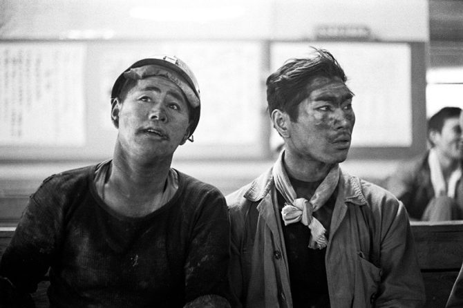 本橋成一《羽幌炭砿　北海道 羽幌町》〈炭鉱〉より　1968年　© Motohashi Seiichi