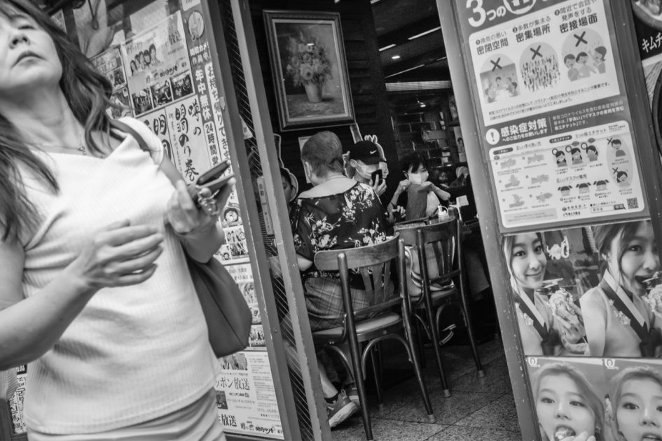 通勤途中の群衆をスナップしたサラリーマン写真家の個展 | NEWS | IMA