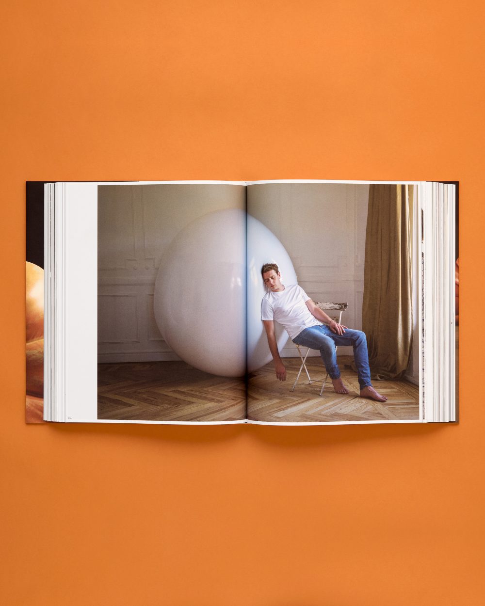 LOEWE_2024_10th_ANNIVERSARY_BOOK_INSIDE_sRGB_CROPPED_4X5_00002_HORIZONTAL