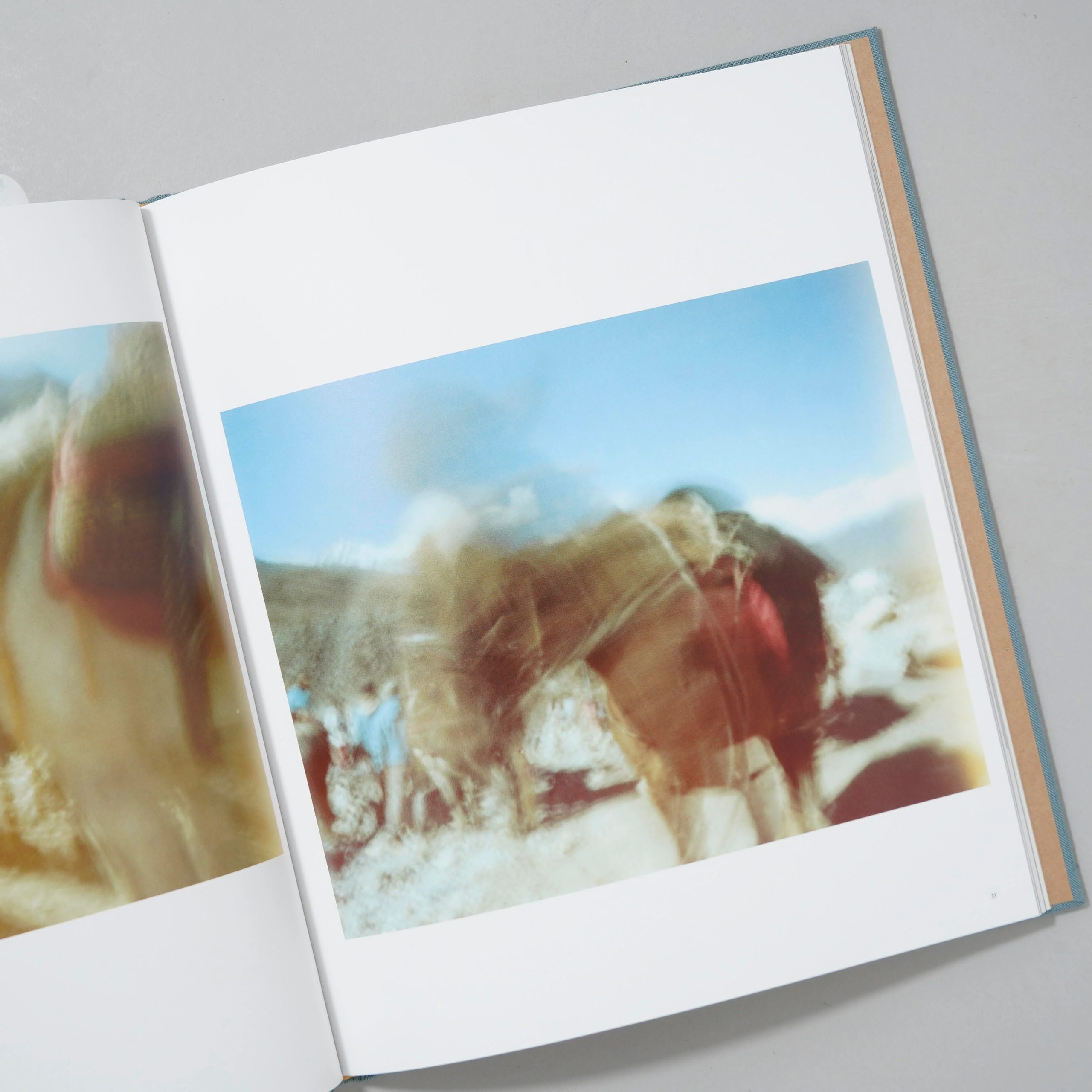 【book obscura選】今月のおすすめ写真集 2025年5月 | 山西もも2