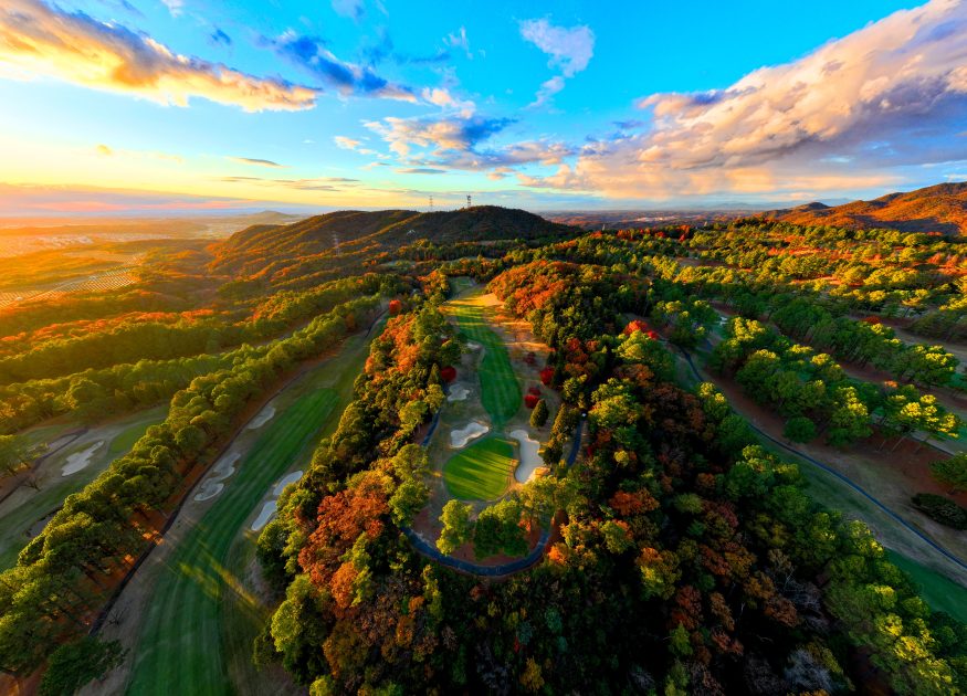 ゴルフ場の造形美を捉えた宮本卓の写真集 | NEWS | IMA ONLINE