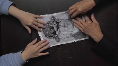 1. 山中春海《異なる声／あなたの声、私の再演》
