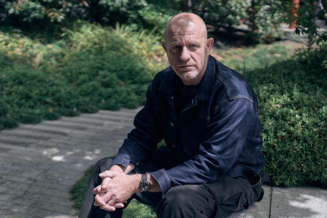 人生という円環から――ピーター・ヒューゴが折返し地点で見つけた眼差し インタヴュー KYOTOGRAPHIE 京都国際写真祭 2026